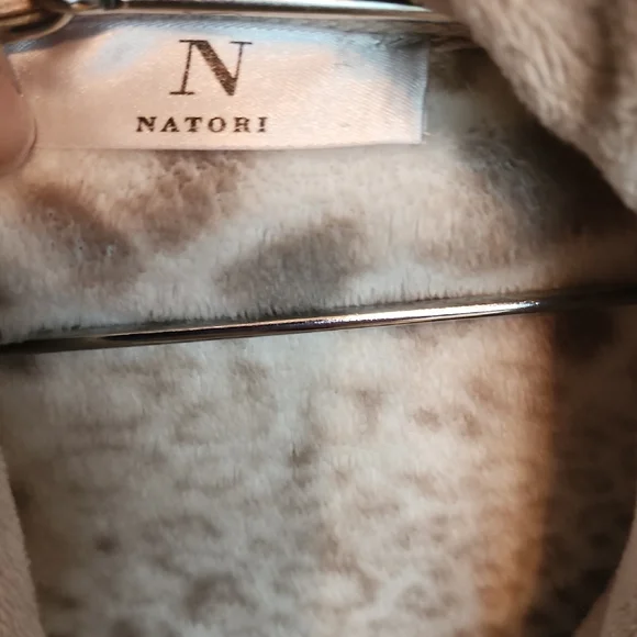 Natori Animal Print Plush Robe - Picture 4 of 8